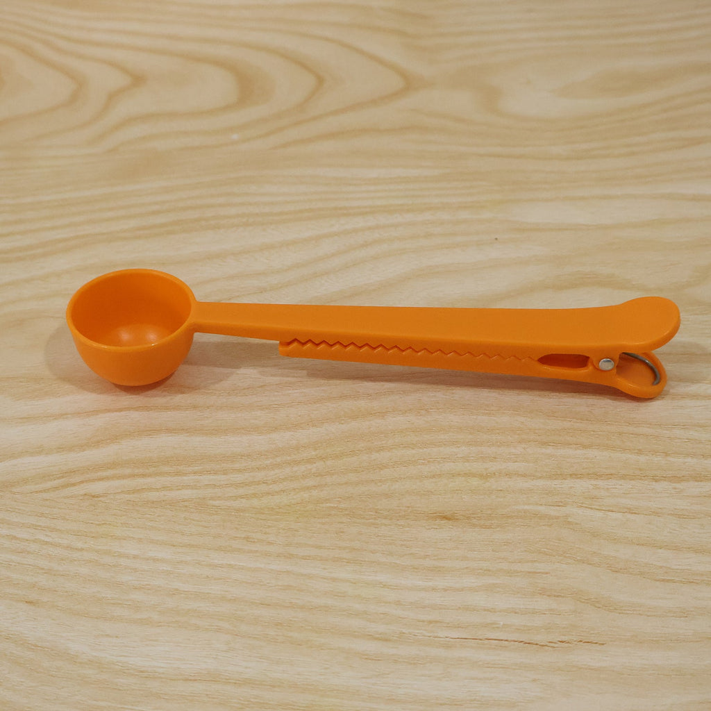 Multipurpose Plastic Kitchen Clamp 2 In 1 Measuring Scoop Bag Clip (1 Pc)